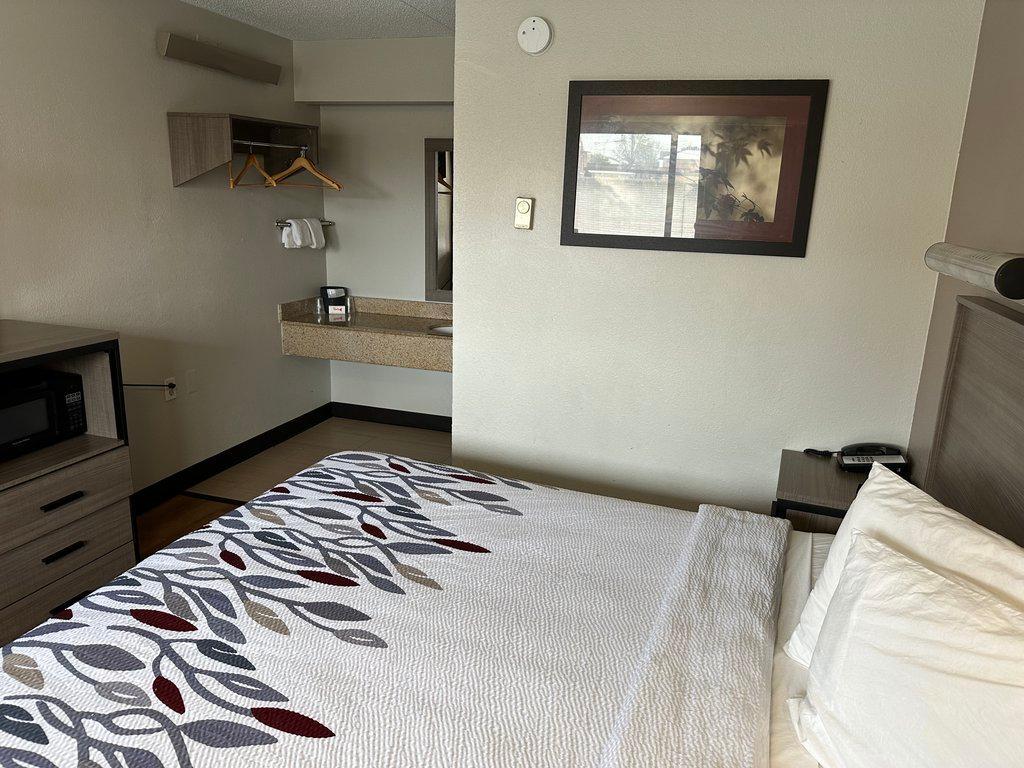 Red Roof Inn Detroit - Royal Oak/Мадисон-Хайтс Экстерьер фото