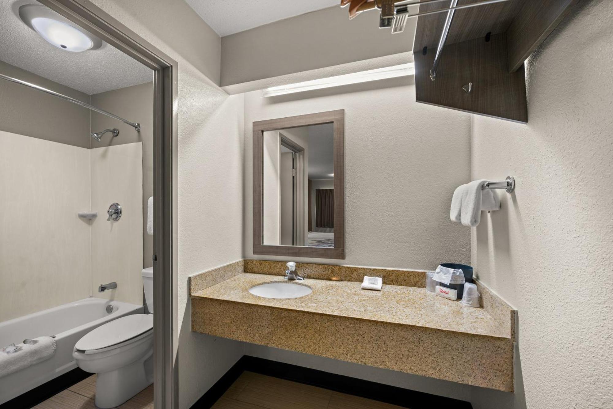 Red Roof Inn Detroit - Royal Oak/Мадисон-Хайтс Экстерьер фото