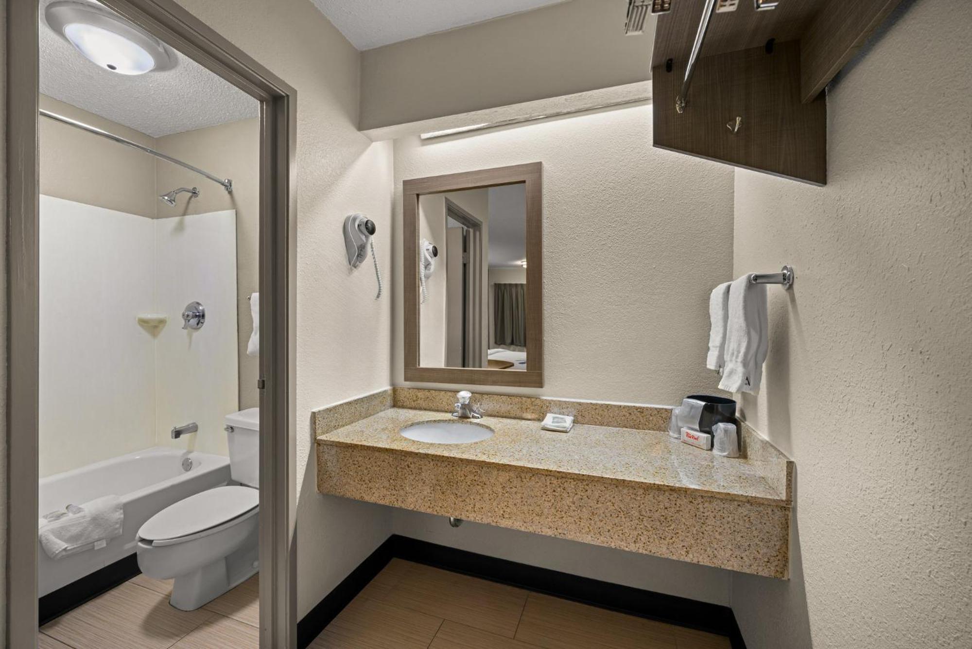 Red Roof Inn Detroit - Royal Oak/Мадисон-Хайтс Экстерьер фото