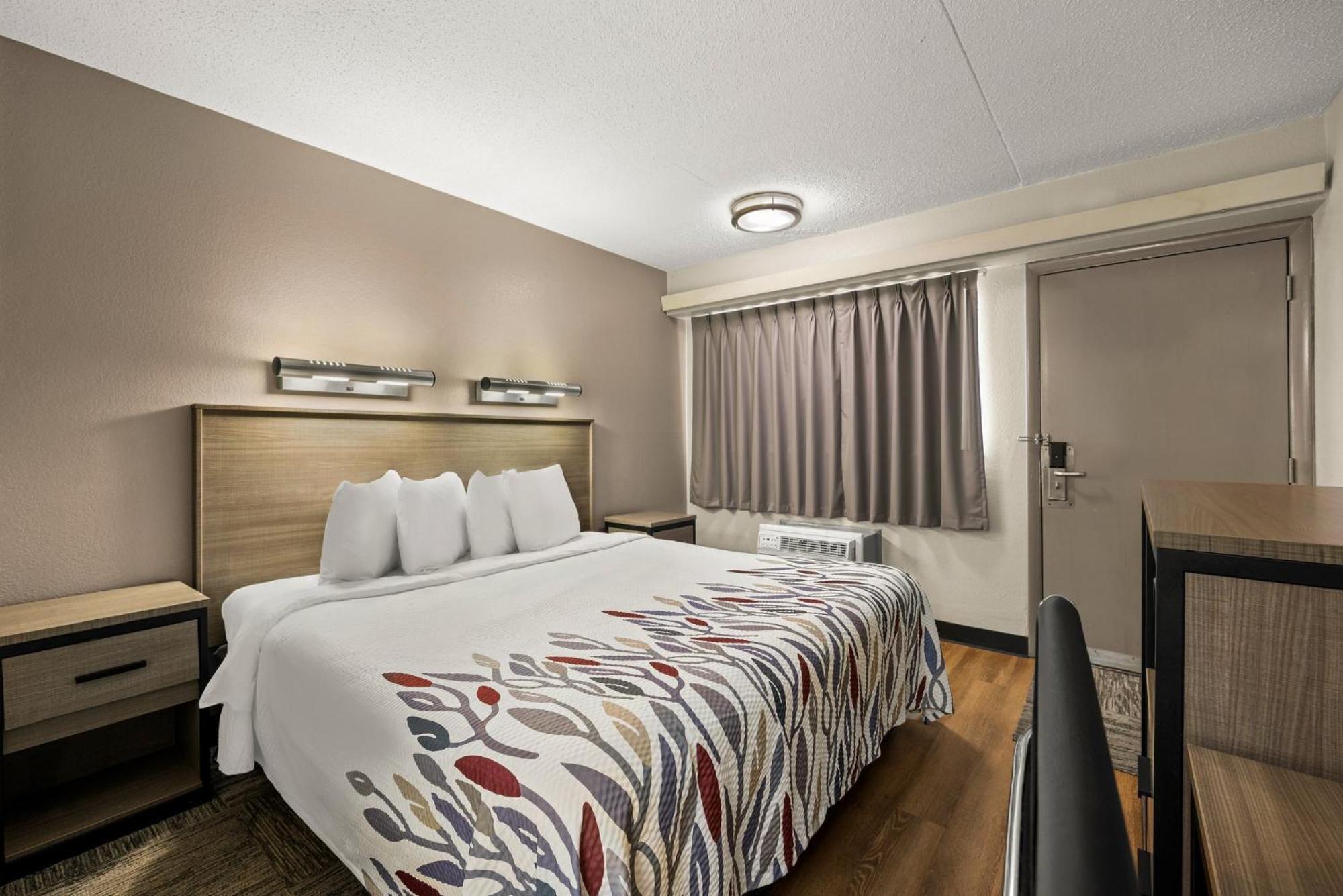 Red Roof Inn Detroit - Royal Oak/Мадисон-Хайтс Экстерьер фото