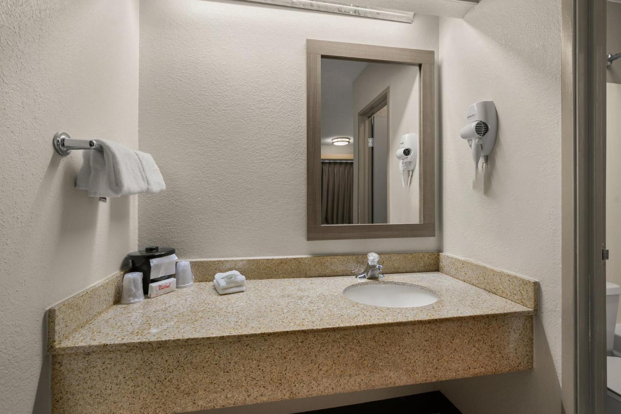 Red Roof Inn Detroit - Royal Oak/Мадисон-Хайтс Экстерьер фото