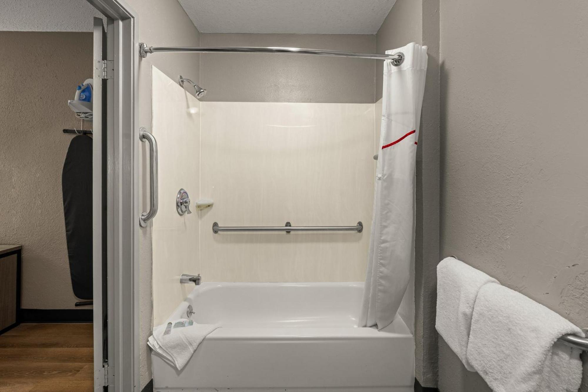 Red Roof Inn Detroit - Royal Oak/Мадисон-Хайтс Экстерьер фото