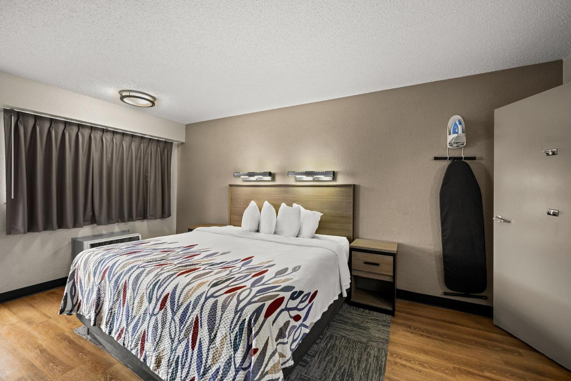 Red Roof Inn Detroit - Royal Oak/Мадисон-Хайтс Экстерьер фото