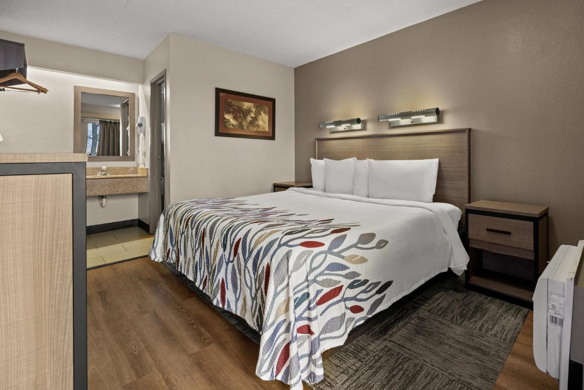 Red Roof Inn Detroit - Royal Oak/Мадисон-Хайтс Экстерьер фото
