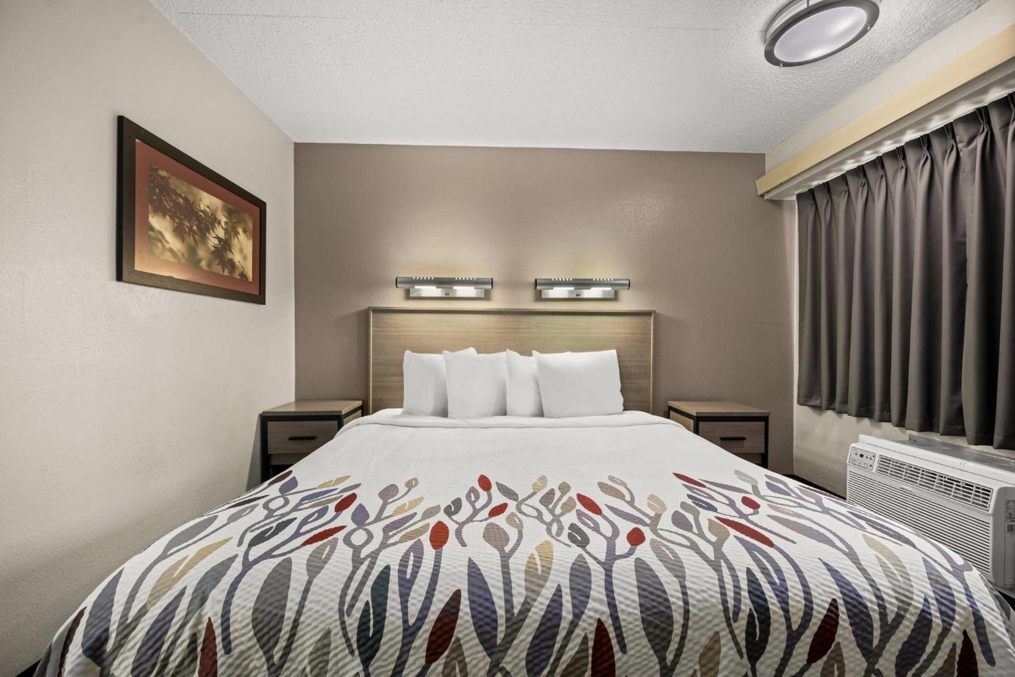 Red Roof Inn Detroit - Royal Oak/Мадисон-Хайтс Экстерьер фото